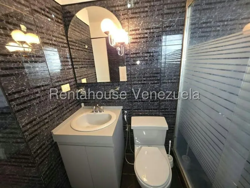 Apartamento (1 Nivel) en Alquiler en El Cigarral, Distrito Metropolitano - 10