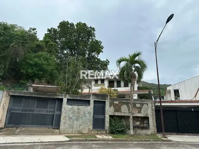 Amplia Casa en Venta en La Viña , Valencia