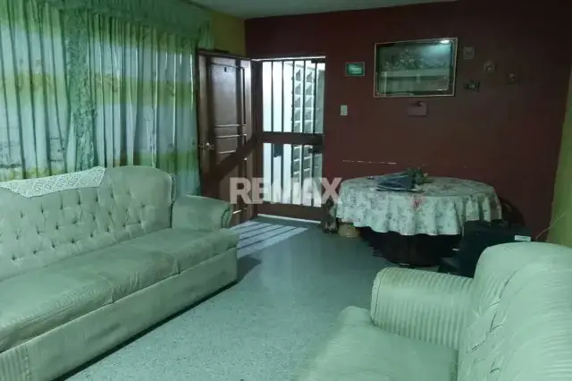 EN ALQUILER, COMODA HABITACION URB. RUEZGA SUR, A POCOS MTS DEL HOSPITAL CENTRAL