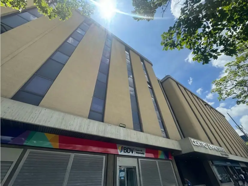 Se vende oficina 255m2 Los Ruices 2182