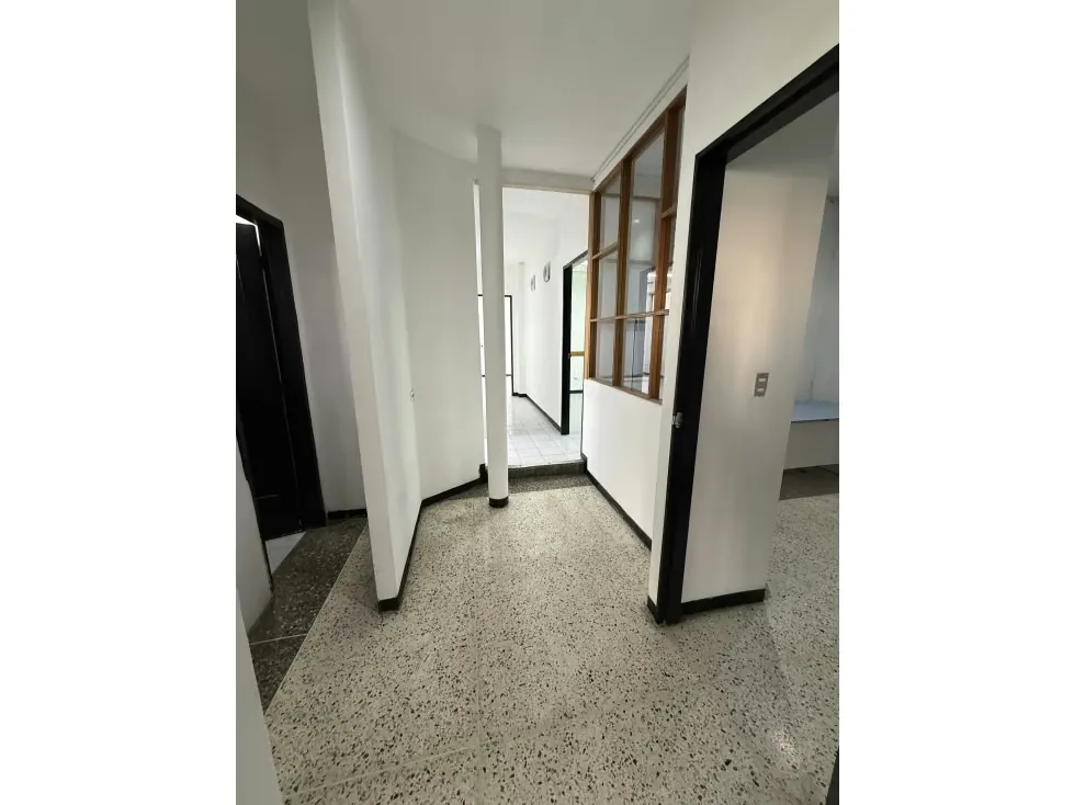 Se alquila local comercial 150m2 Bello Monte 4241 - 5