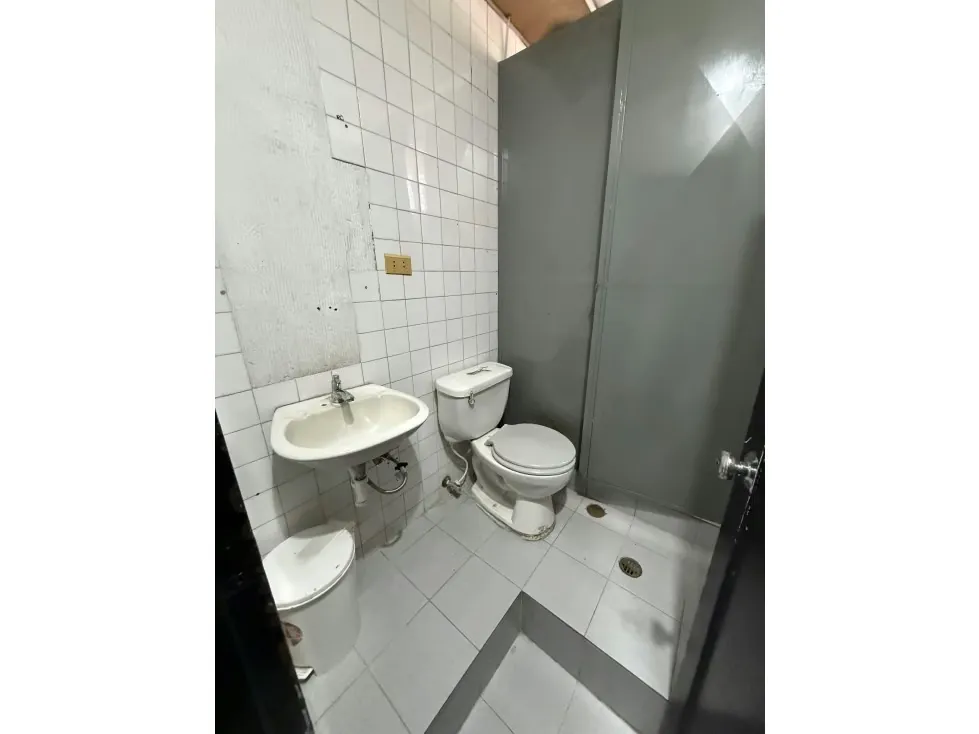 Se alquila local comercial 150m2 Bello Monte 4241 - 6