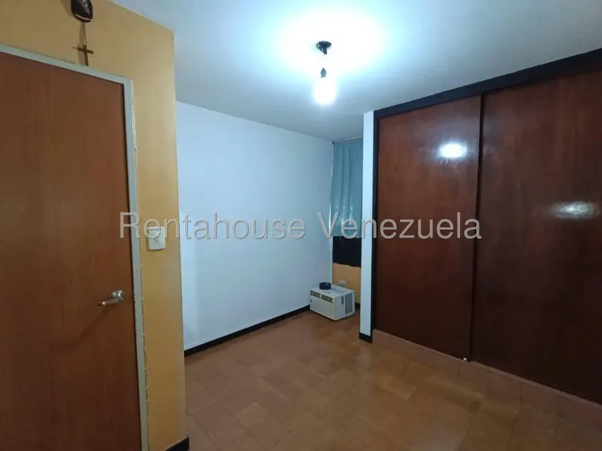Apartamento (1 Nivel) en Alquiler en Zona Centro, Aragua - 19