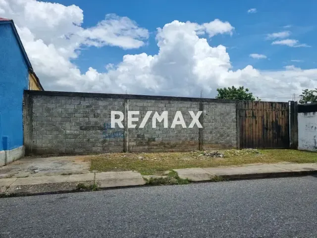 En Venta Céntrico y amplio terreno privado - 2