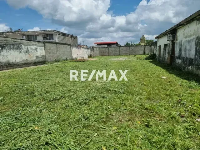 En Venta Céntrico y amplio terreno privado - 3