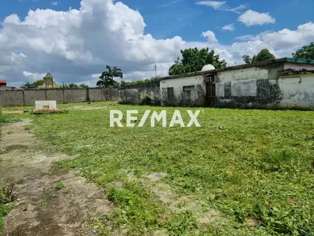 En Venta Céntrico y amplio terreno privado - 4