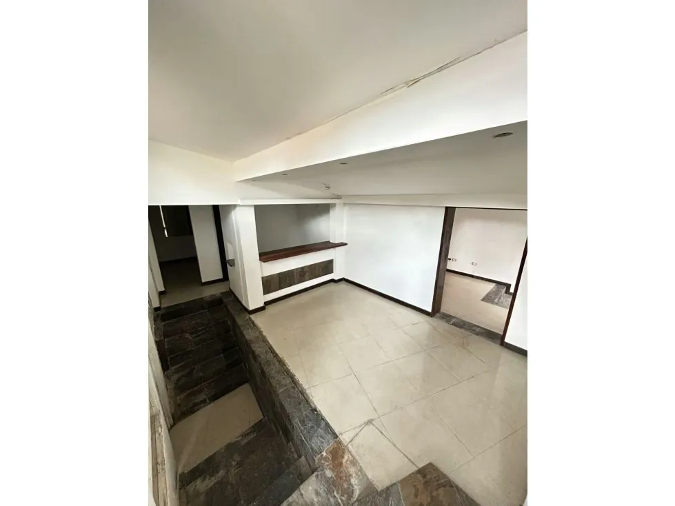 LOCAL COMERCIAL EN ALQUILER 140 M2-URB. EL HATILLO - 4