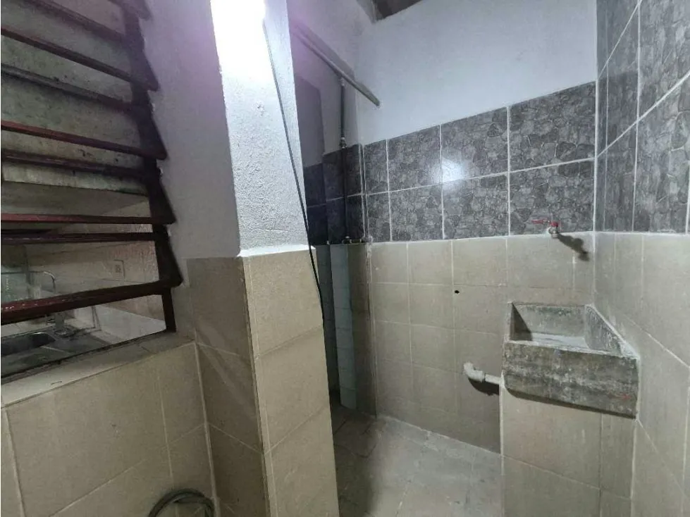 Alquilo apartamento 130m2 Monterrey 0856 - 6