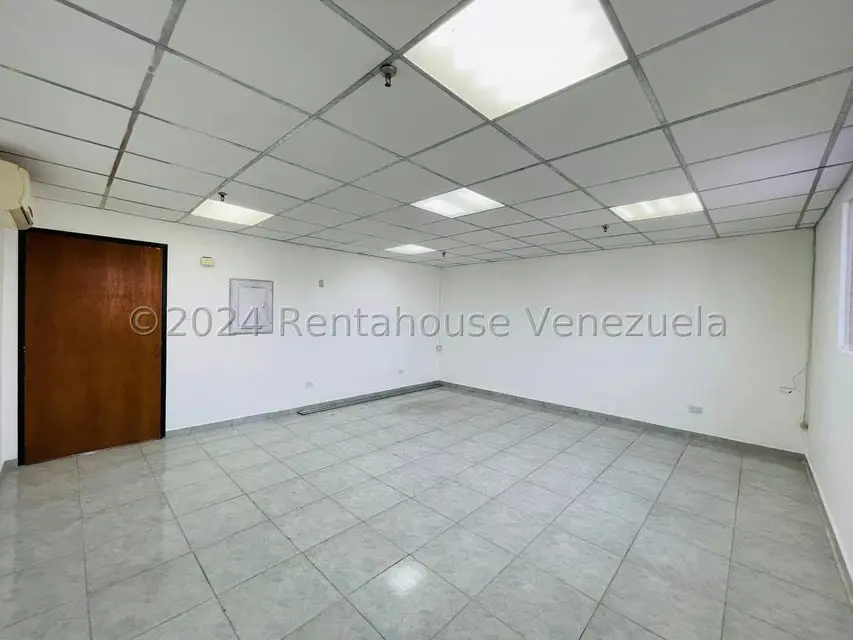 Oficina en Alquiler en Avenida Bolivar, Aragua - 2