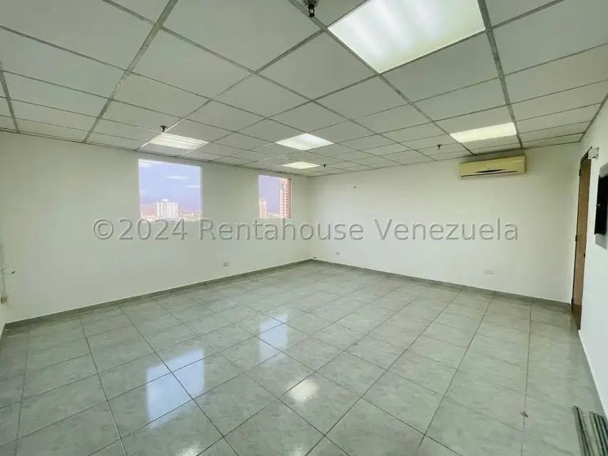 Oficina en Alquiler en Avenida Bolivar, Aragua - 4