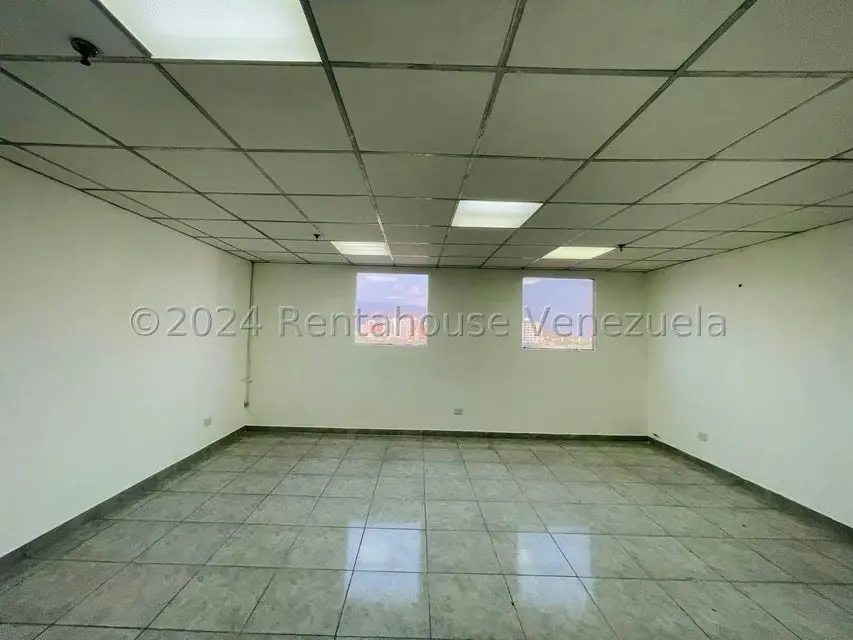 Oficina en Alquiler en Avenida Bolivar, Aragua - 10