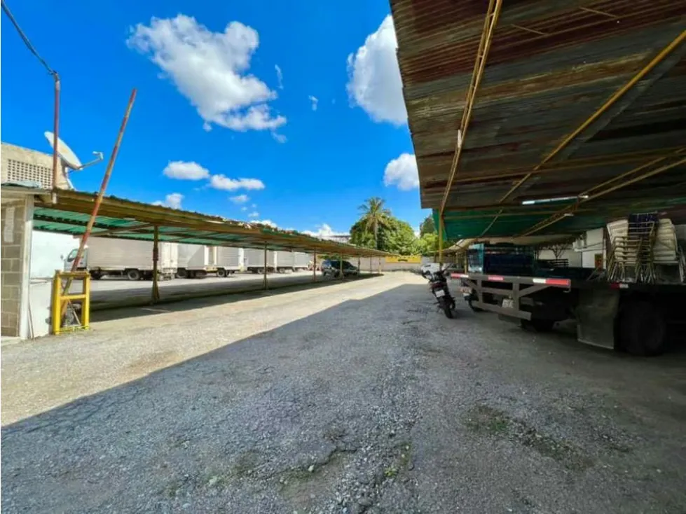 En Venta Terreno Zonificacion R5 Los Chorros. Oportunidad Comercial
