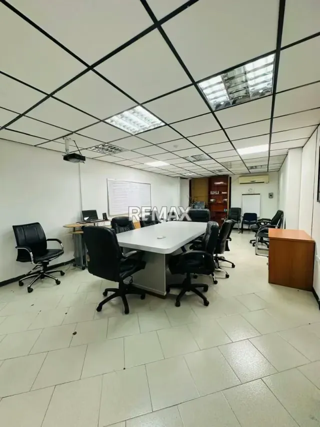 Alquiler de oficina Av. Don Julio Centeno con 700mts aproximadamente - 2
