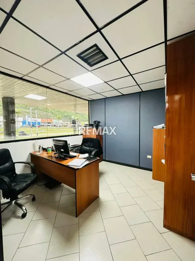 Alquiler de oficina Av. Don Julio Centeno con 700mts aproximadamente - 3