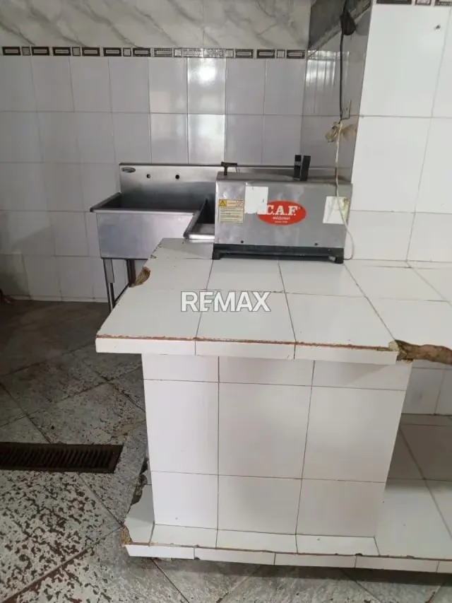 Local en Venta - Anzoátegui - Barcelona. Avenida Juan de Urpin - 12