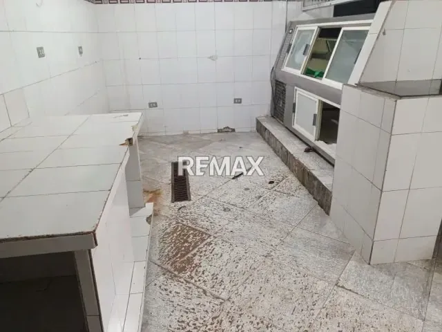 Local en Venta - Anzoátegui - Barcelona. Avenida Juan de Urpin - 6