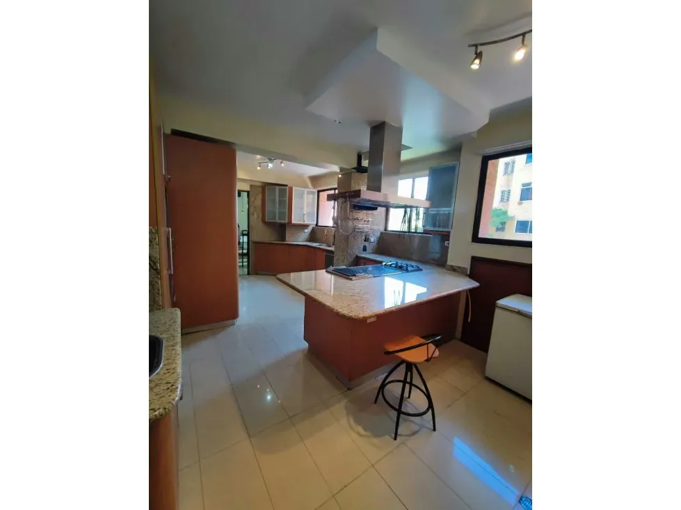Se alquila apartamento 267m2 Campo Alegre 7414