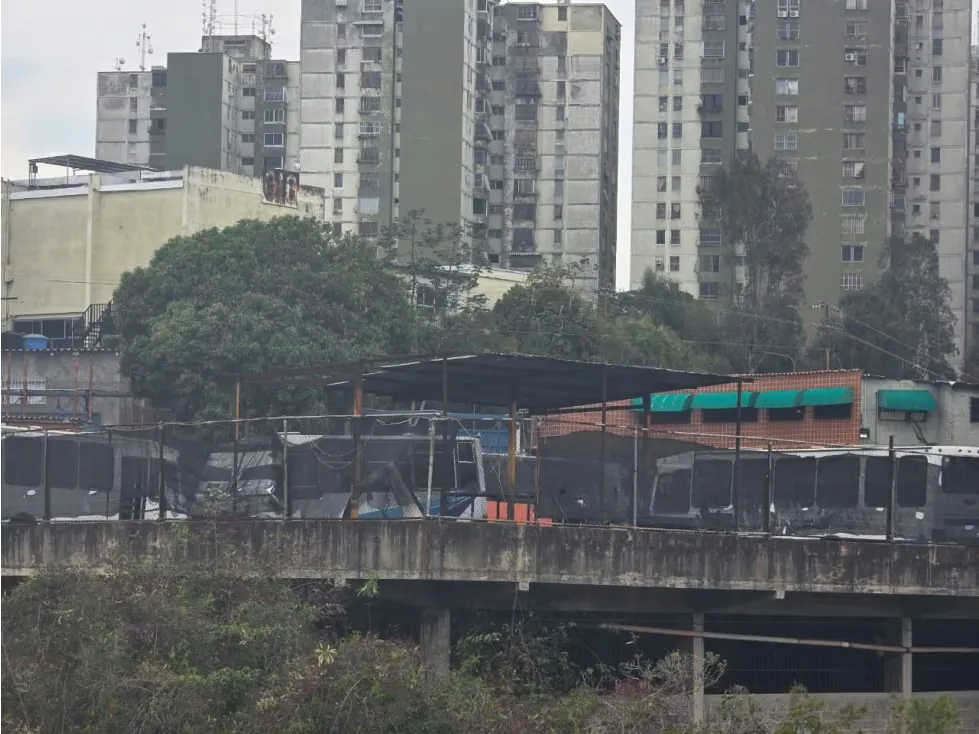VENTA DE TERRENO, ESTACIONAMIENTO EN LAS MINAS DE BARUTA 4.319 M2 - 21