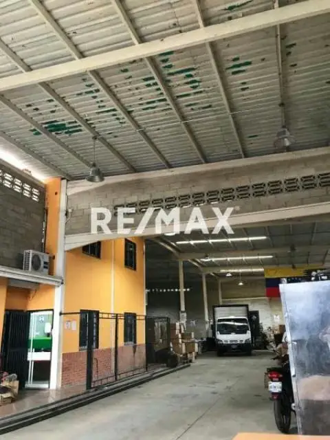 SE VENDEN GALPÓN ACONDICIONADO PARA TRANSPORTE EN PARAPARAL