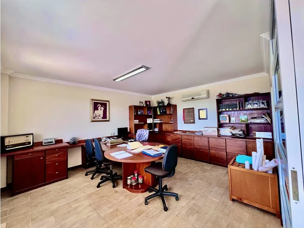 CASA ESTILO CONTEMPORANEO EN LOMAS DE LA LAGUNITA 636,30 M2 C. - 20