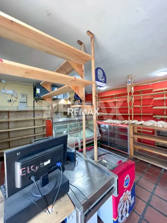 Local en venta en avenida principal del Sector Negro Primero, San Francisco - 4
