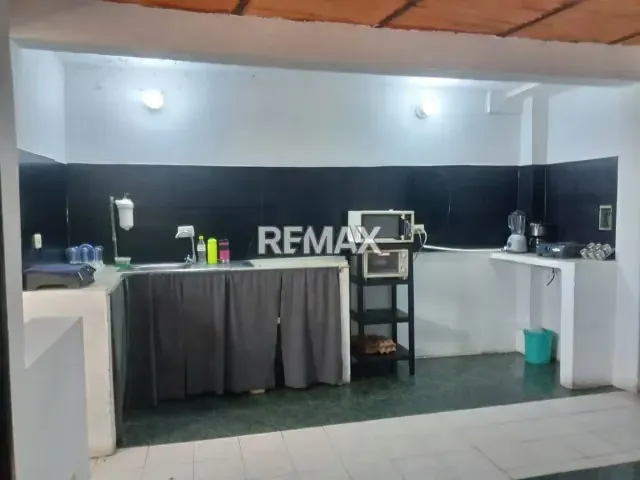 Se vende una casa con local comercial en cordero Av Bolívar cerca del vivero , - 2