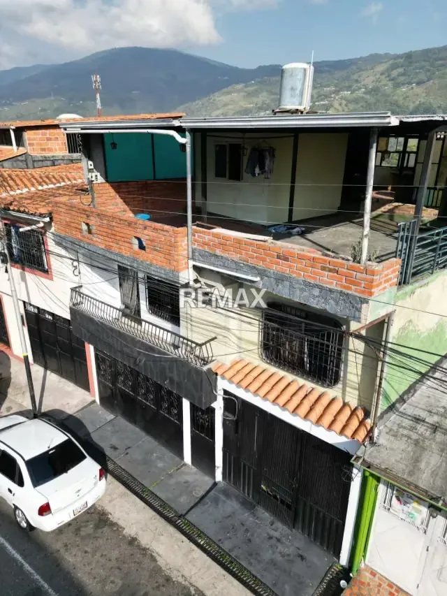 Se vende una casa con local comercial en cordero Av Bolívar cerca del vivero , - 5