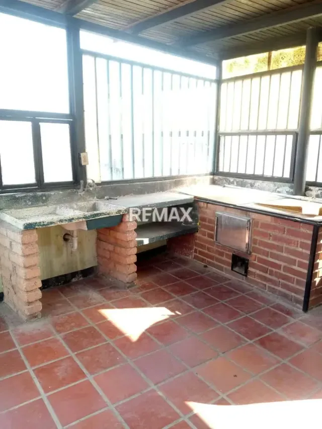 Se vende una casa con local comercial en cordero Av Bolívar cerca del vivero , - 6