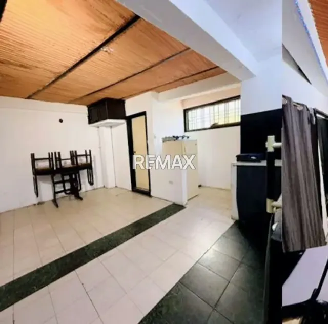 Se vende una casa con local comercial en cordero Av Bolívar cerca del vivero , - 7
