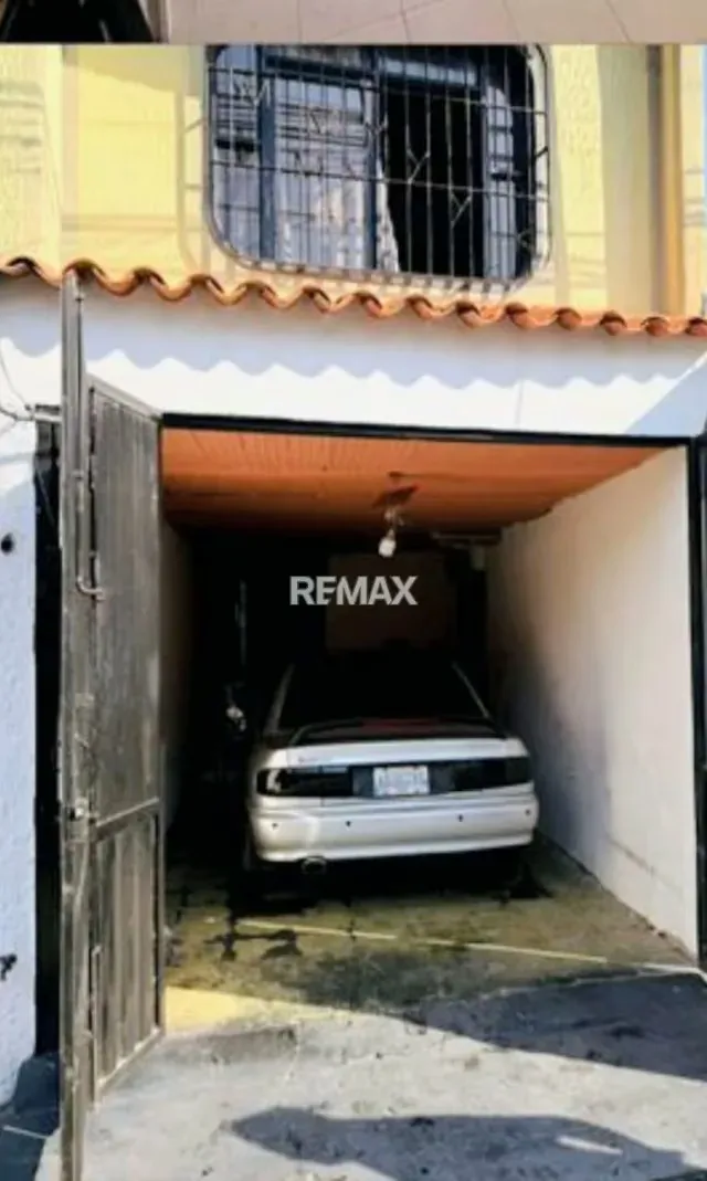 Se vende una casa con local comercial en cordero Av Bolívar cerca del vivero , - 10