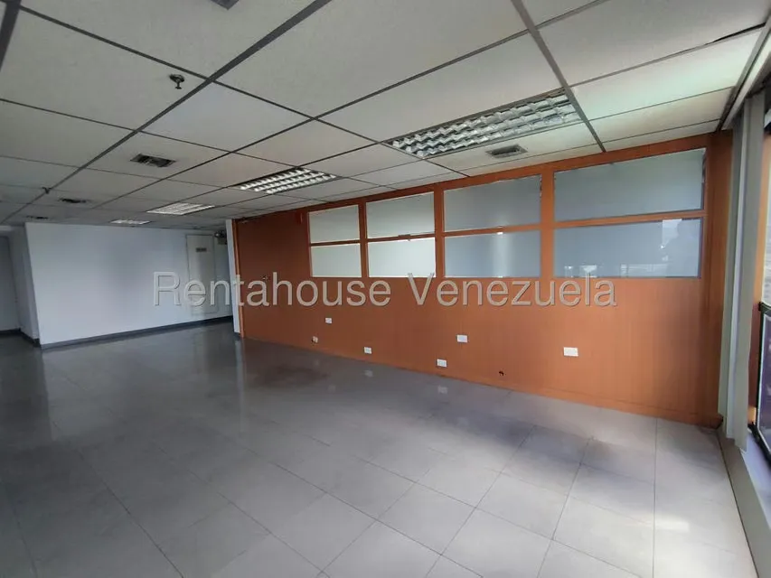Local Comercial en Alquiler en Plaza Venezuela, Distrito Metropolitano - 11