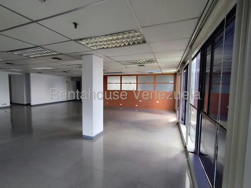 Local Comercial en Alquiler en Plaza Venezuela, Distrito Metropolitano - 12