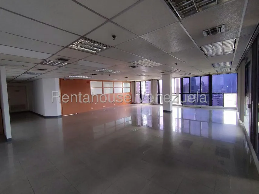 Local Comercial en Alquiler en Plaza Venezuela, Distrito Metropolitano - 14