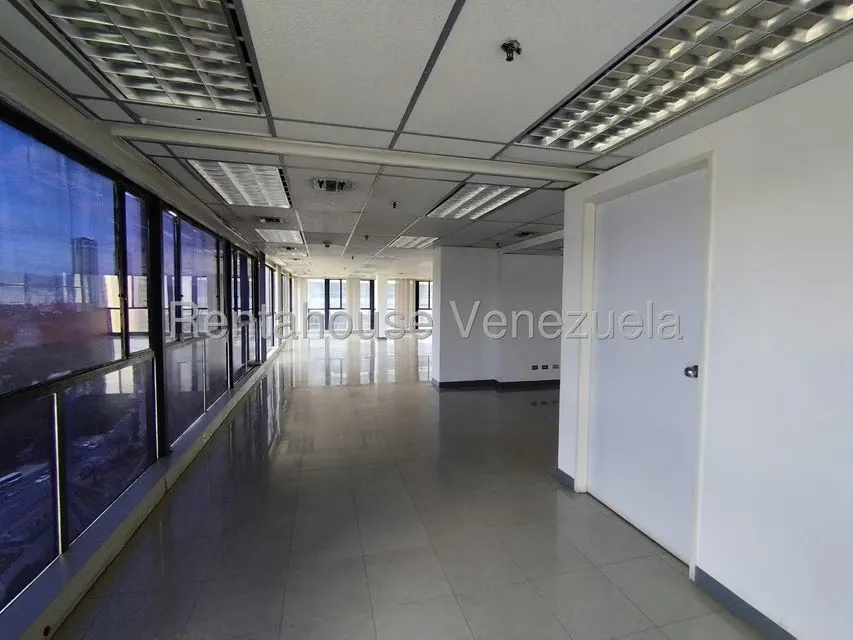Local Comercial en Alquiler en Plaza Venezuela, Distrito Metropolitano - 15