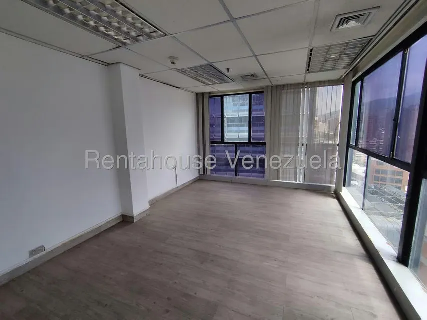 Local Comercial en Alquiler en Plaza Venezuela, Distrito Metropolitano - 16