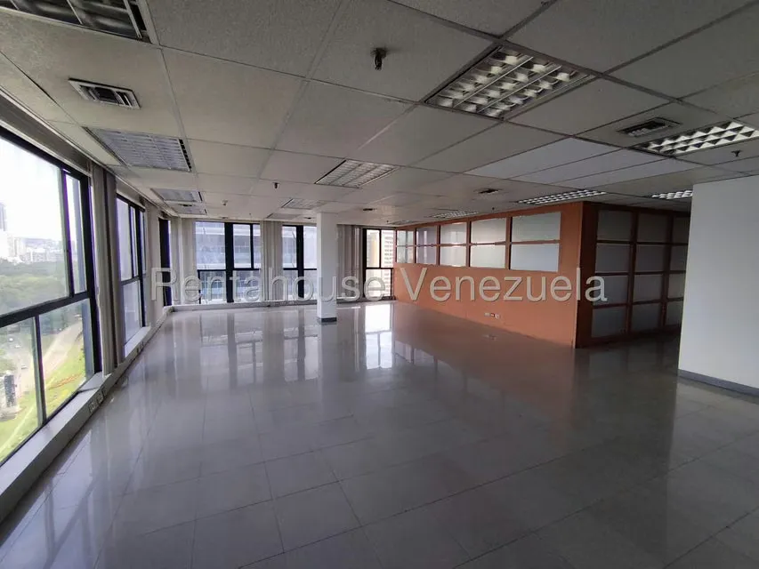 Local Comercial en Alquiler en Plaza Venezuela, Distrito Metropolitano - 17