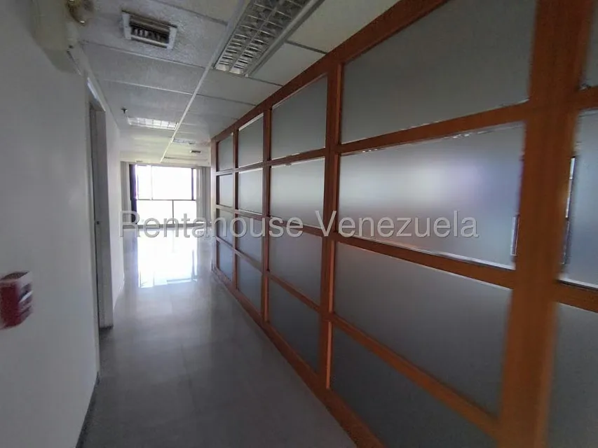 Local Comercial en Alquiler en Plaza Venezuela, Distrito Metropolitano - 23