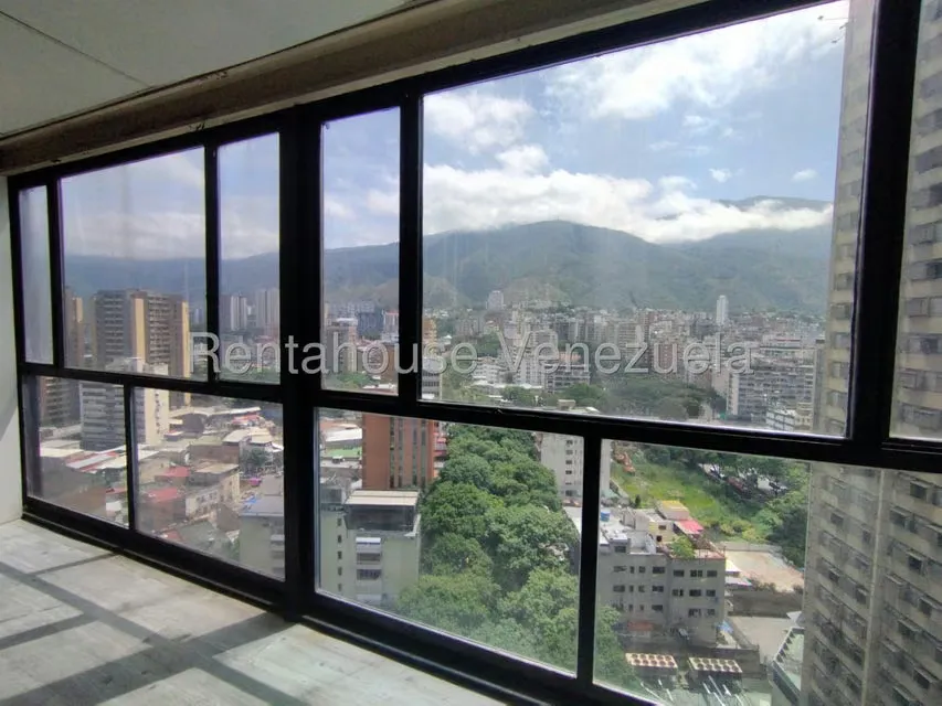 Local Comercial en Alquiler en Plaza Venezuela, Distrito Metropolitano - 8