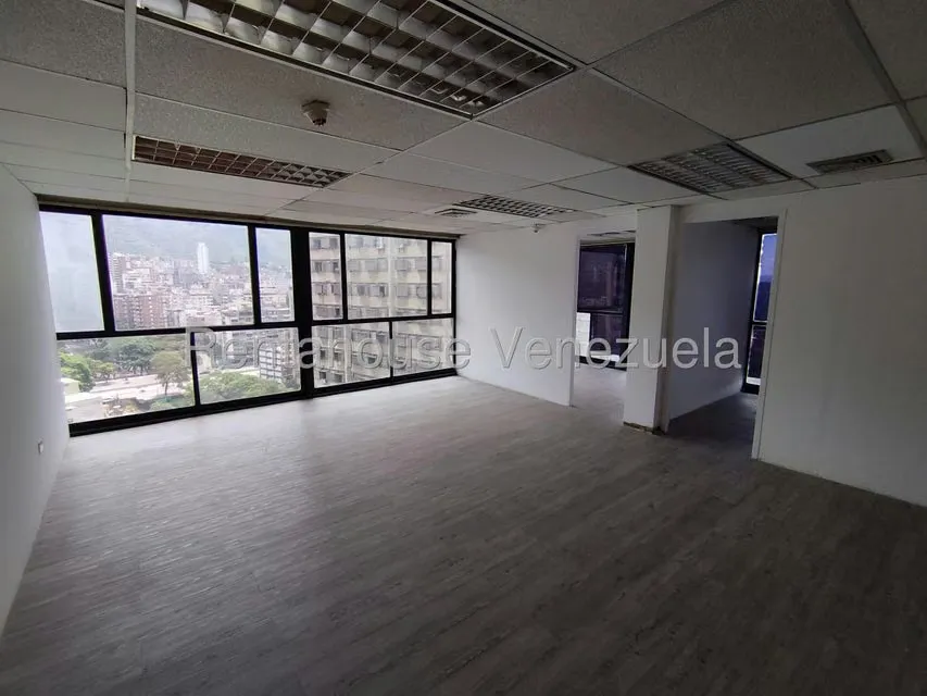Local Comercial en Alquiler en Plaza Venezuela, Distrito Metropolitano - 10