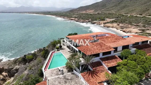 CASA VISTA AL MAR EN TAGUANTAR EN CIMA DE ESPECTACULAR ISTMO, CON EL MAR CARIBE A SUS PIES, ISLA DE MARGARITA, NUEVA ESPARTA, VENEZUELA - 2