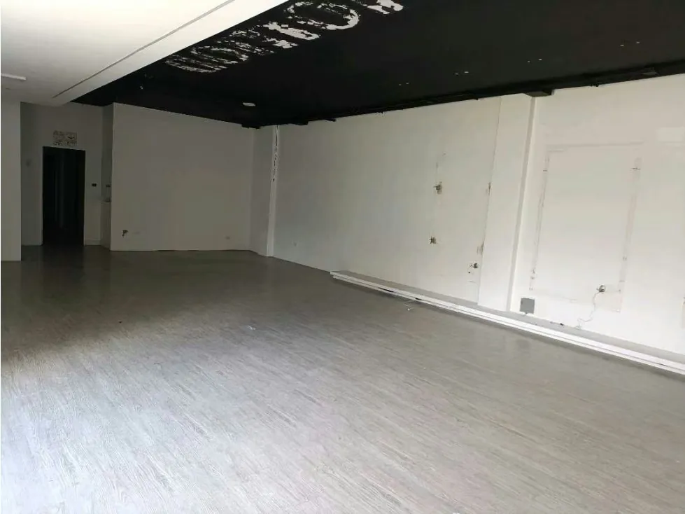Se Alquila Local Comercial de 240 m2 nivel SD EN CC Santa Monica - 6