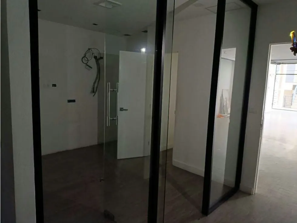 Se Alquila Local Comercial de 240 m2 nivel SD EN CC Santa Monica - 10
