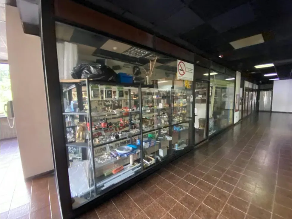 LOCAL EN ALQUILER EN MACARACUAY DE 80 M2 MAS MEZZANINA 1 BAÑO, 1 P/E - 3