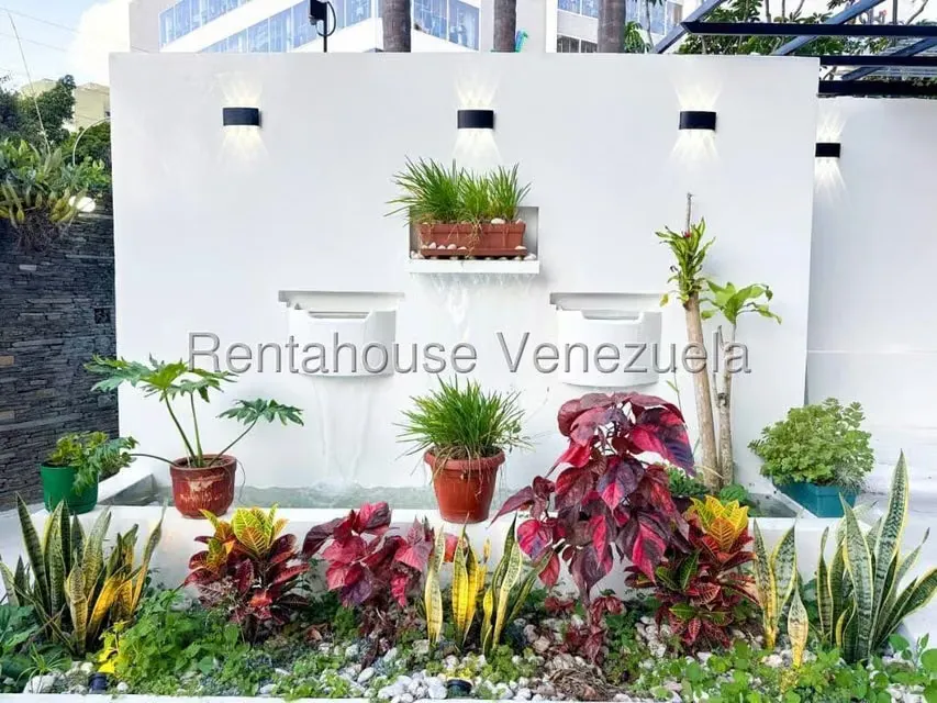 Apartamento (Planta Baja) en Alquiler en La Boyera, Distrito Metropolitano - 2