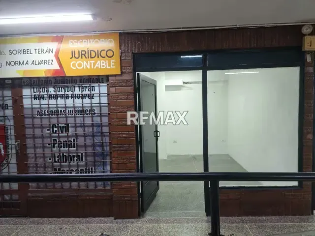 En ALQUILER LOCAL COMERCIAL EN CENTRO COMERCIAL DOÑA LAILA - 2