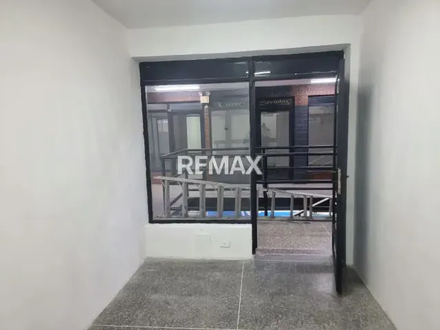 En ALQUILER LOCAL COMERCIAL EN CENTRO COMERCIAL DOÑA LAILA - 6