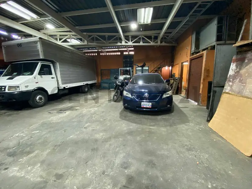 Galpón En Alquiler De 157 m² En Esquina Con Mezzanina Y Oficina – Los Rosales