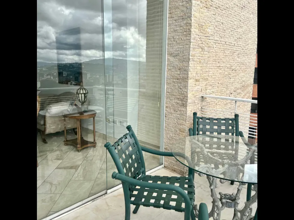 Vendo penthouse 650m2 5h/5b/6p Los Palos Grandes 6967 - 8