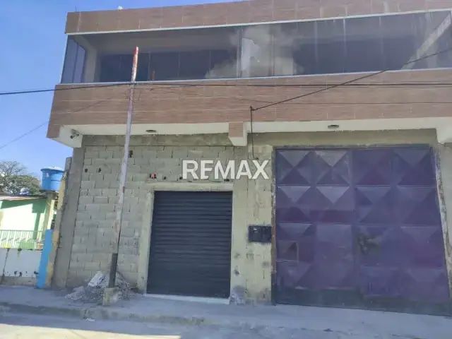 Se Alquila Edificio Comercial para Consultorios - ¡Ubicación Estratégica! Se alquila moderno edificio de 244 m²