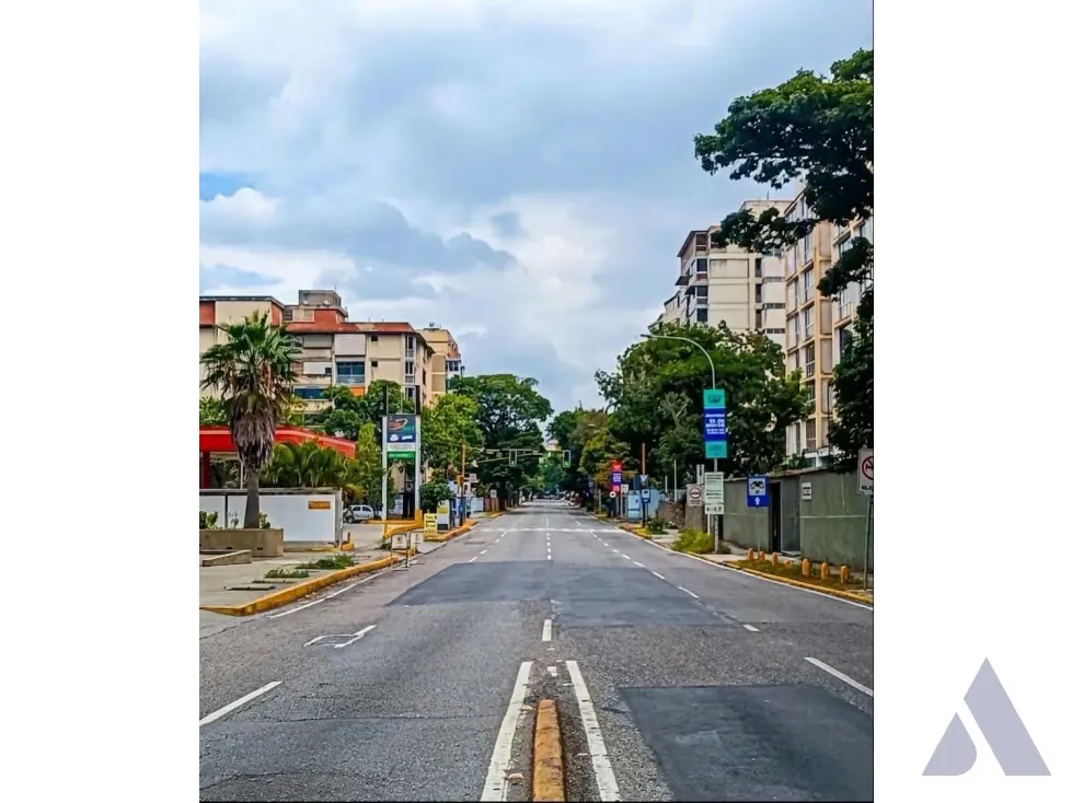 Vendo edificio 1090m2 Chuao 1569